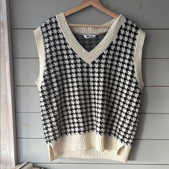 Black and White Houndstooth Sweater Vest - Picture 1 of 3